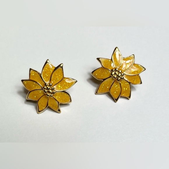 Avon Yellow Glittered Enamel Poinsettia Brooch and Earring Set - Picture 4 of 11